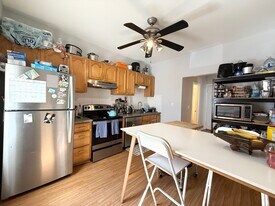 Building Photo - 256 Elm St