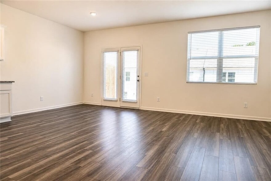 Building Photo - 2095 Emerson Dr