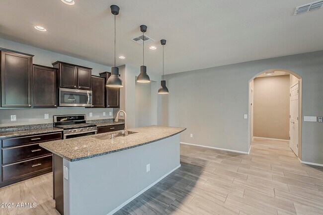 Building Photo - 10819 W Bronco Trail