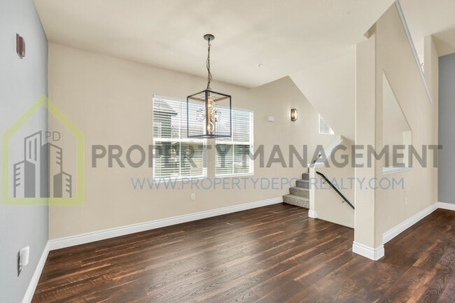 Building Photo - Spacious 2 (or 3!) Bed Condo in Gated Comm...