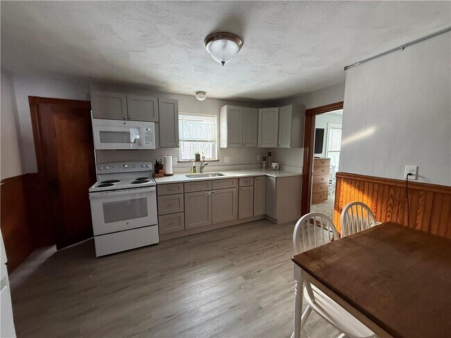 Building Photo - 274 Waterman Ave