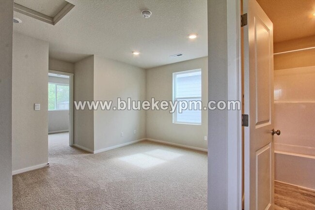 Building Photo - 10312 NE 79th Ct