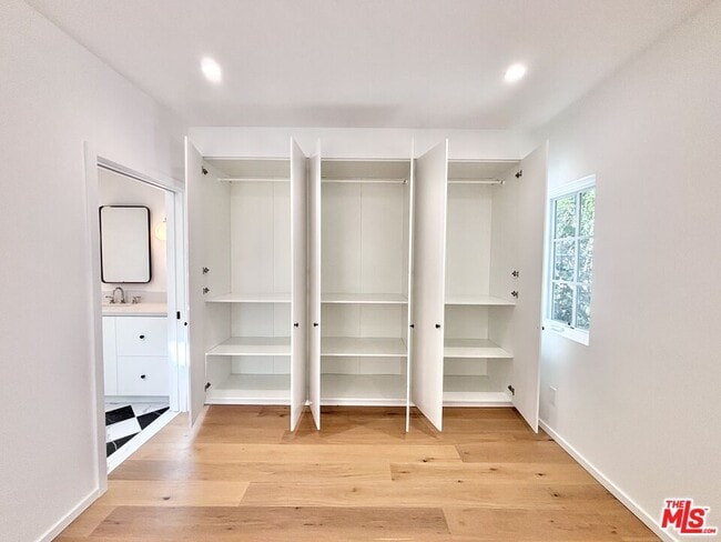 Building Photo - 1979 N Kenmore Ave