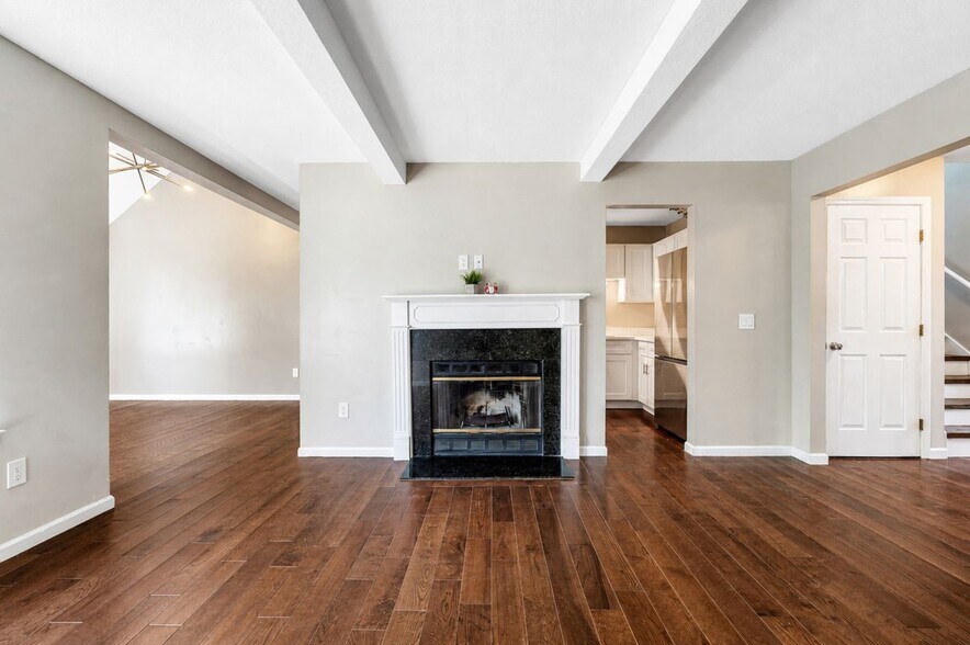 Building Photo - 6 Wild Rose Ct