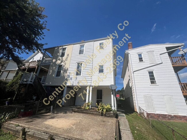 Building Photo - 3 Bedroom Home in Red Lion School District
