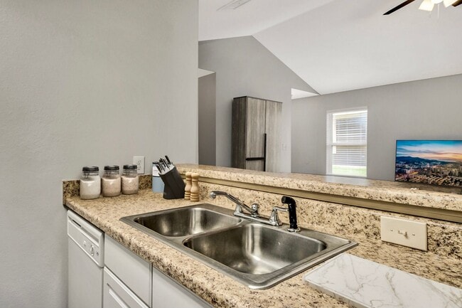 Building Photo - 2 Bedroom 2 Bath at Mansion Creek! Chapel Hill ISD!