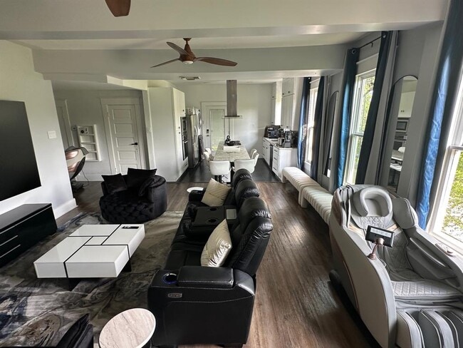 Building Photo - 3210 Hampton Rd