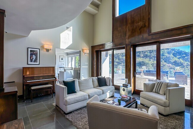 Building Photo - 11470 Dona Evita Dr