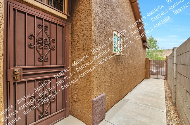 Building Photo - 2042 E Calle Arroyo Lindo