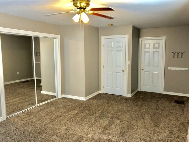 Building Photo - Perfect locale 3 Bed/2Bath Single Family H...