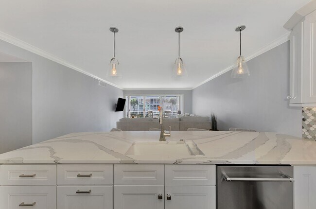 Building Photo - LUXURY LONGBOAT LIVING AT IT’S FINEST! AVA...