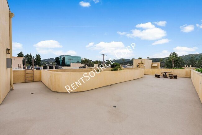 Building Photo - 12044 Hoffman St