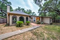 Building Photo - CASTLE HILLS FAMILY HOME