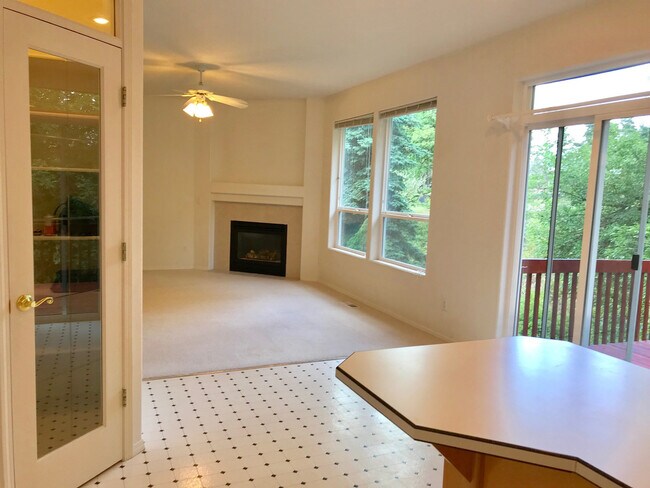 Building Photo - Two Story Traditional Backs to Green space- Back on the market!