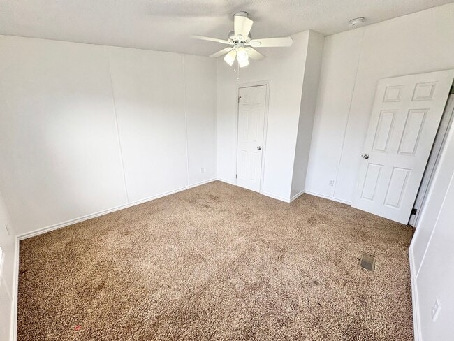 Building Photo - **APPLICATION RECEIVED**  *AVAILABLE NOW* An absolute must see!  5 bedrooms, 3 baths in Burnet, TX.