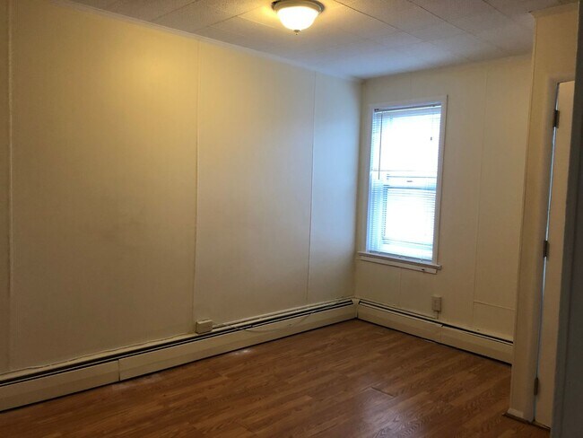 Building Photo - 136 Barnt Ave