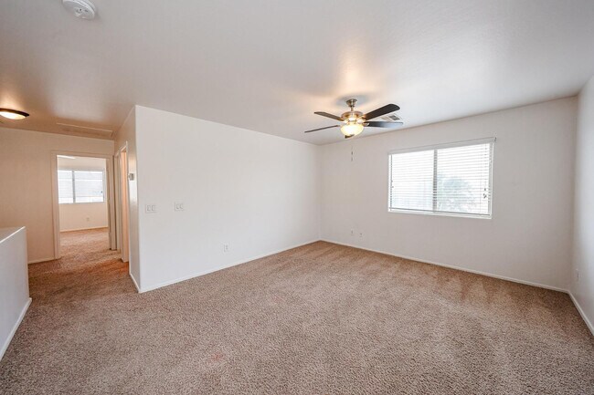 Building Photo - 12039 W Leather Ln