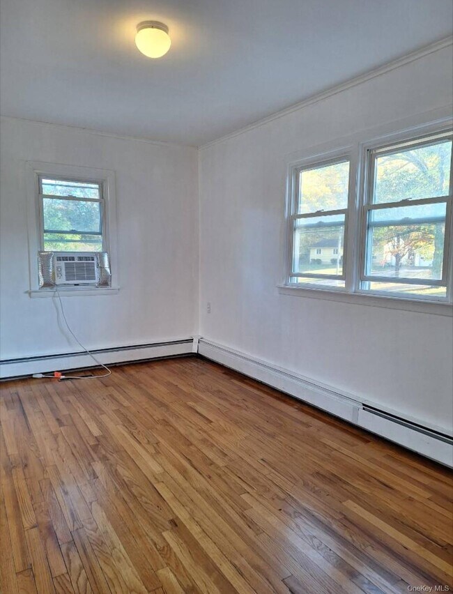 Building Photo - 652 NY-211