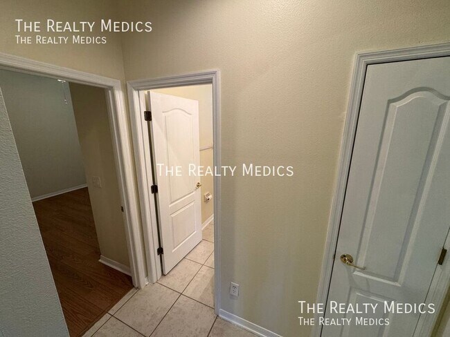 Building Photo - 7823 Fernleaf Dr