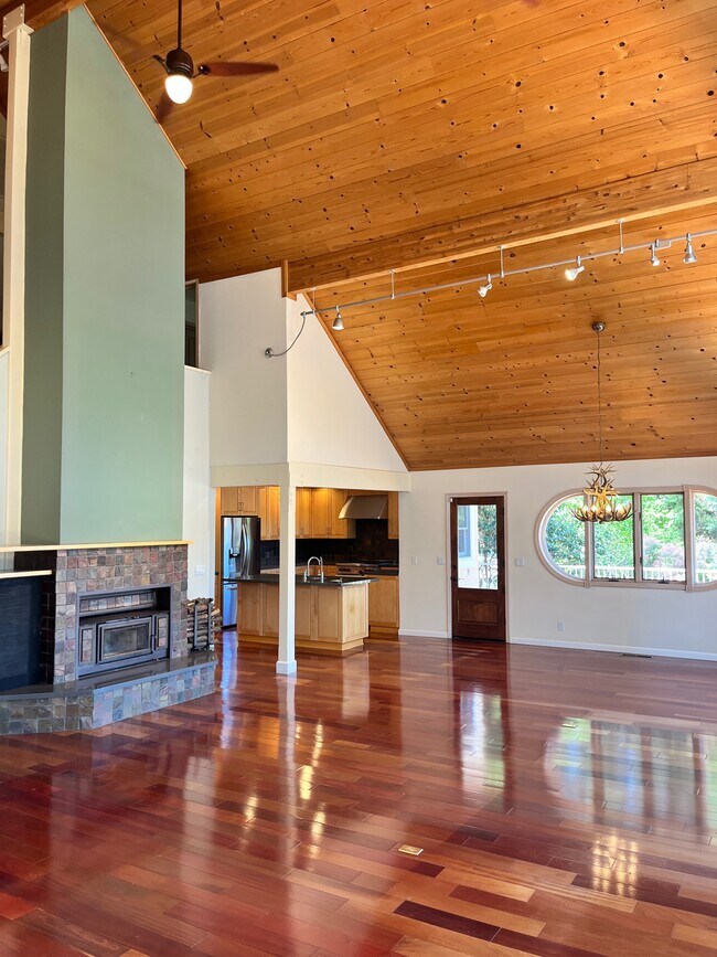 Building Photo - 18098 Chaparral Dr
