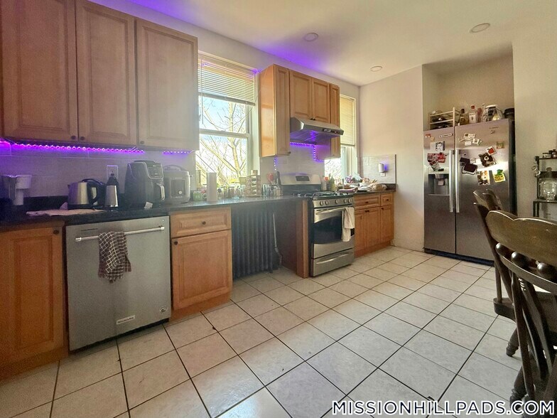 Building Photo - 16 Copenger St