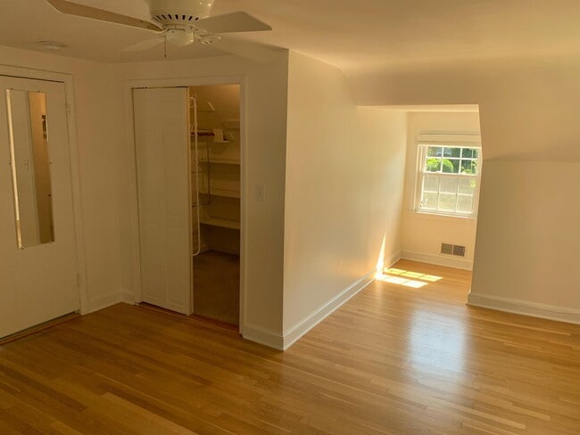 Building Photo - 9511 Singleton Dr