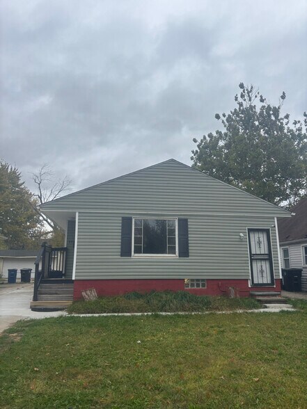 Primary Photo - 4457 E 154th St