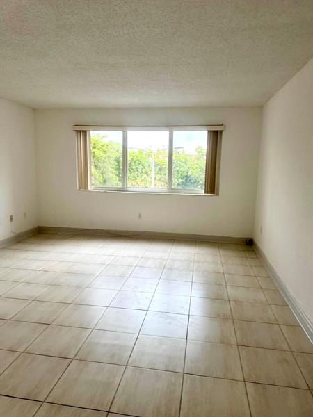 Building Photo - 6930 Miami Gardens Dr