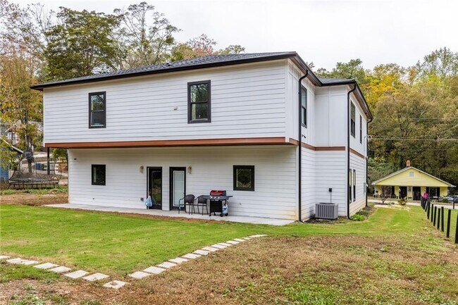 Building Photo - 1278 Plaza Ave SW