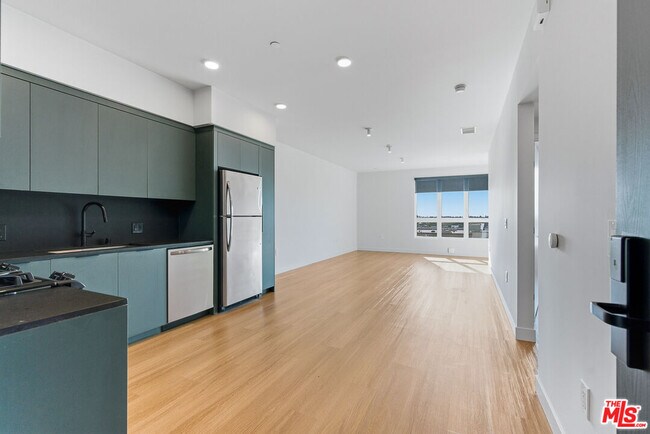 Primary Photo - 10601 Washington Blvd