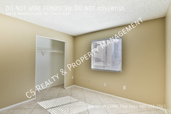 Building Photo - 217 E Fordham Dr