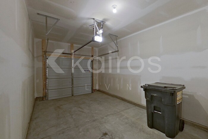 Building Photo - 221 Long Is Dr