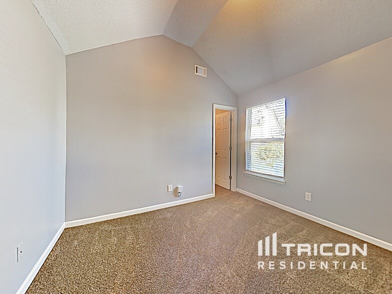 Building Photo - 4006 Shaded Oasis Ln