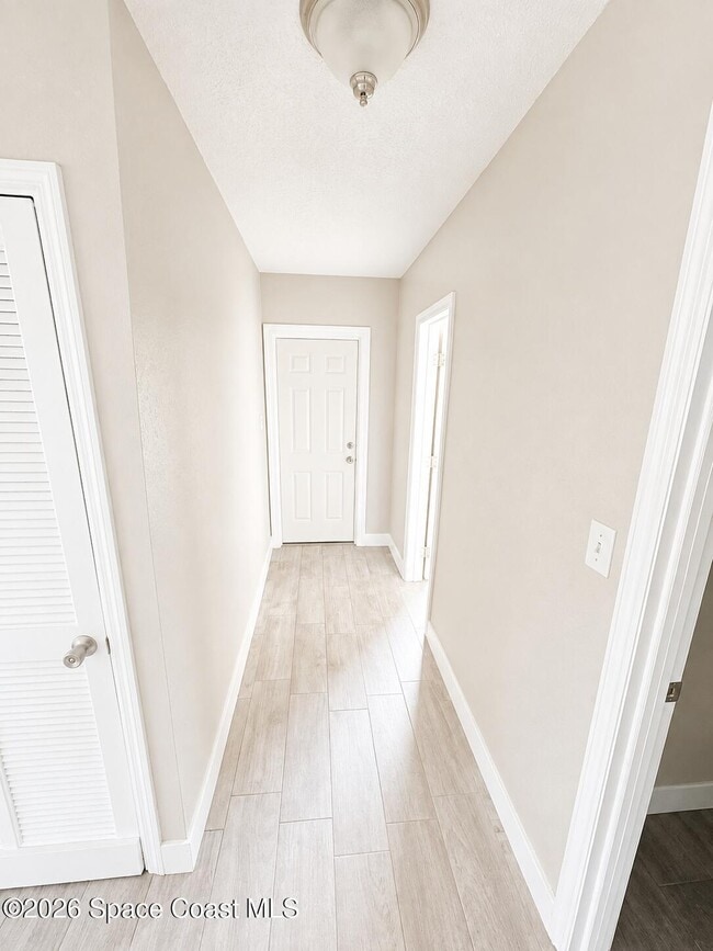 Building Photo - 1604 S Miramar Ave