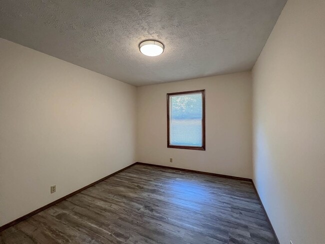 Building Photo - 2 Bedroom Duplex –Near Chesterfield Family Center and Park