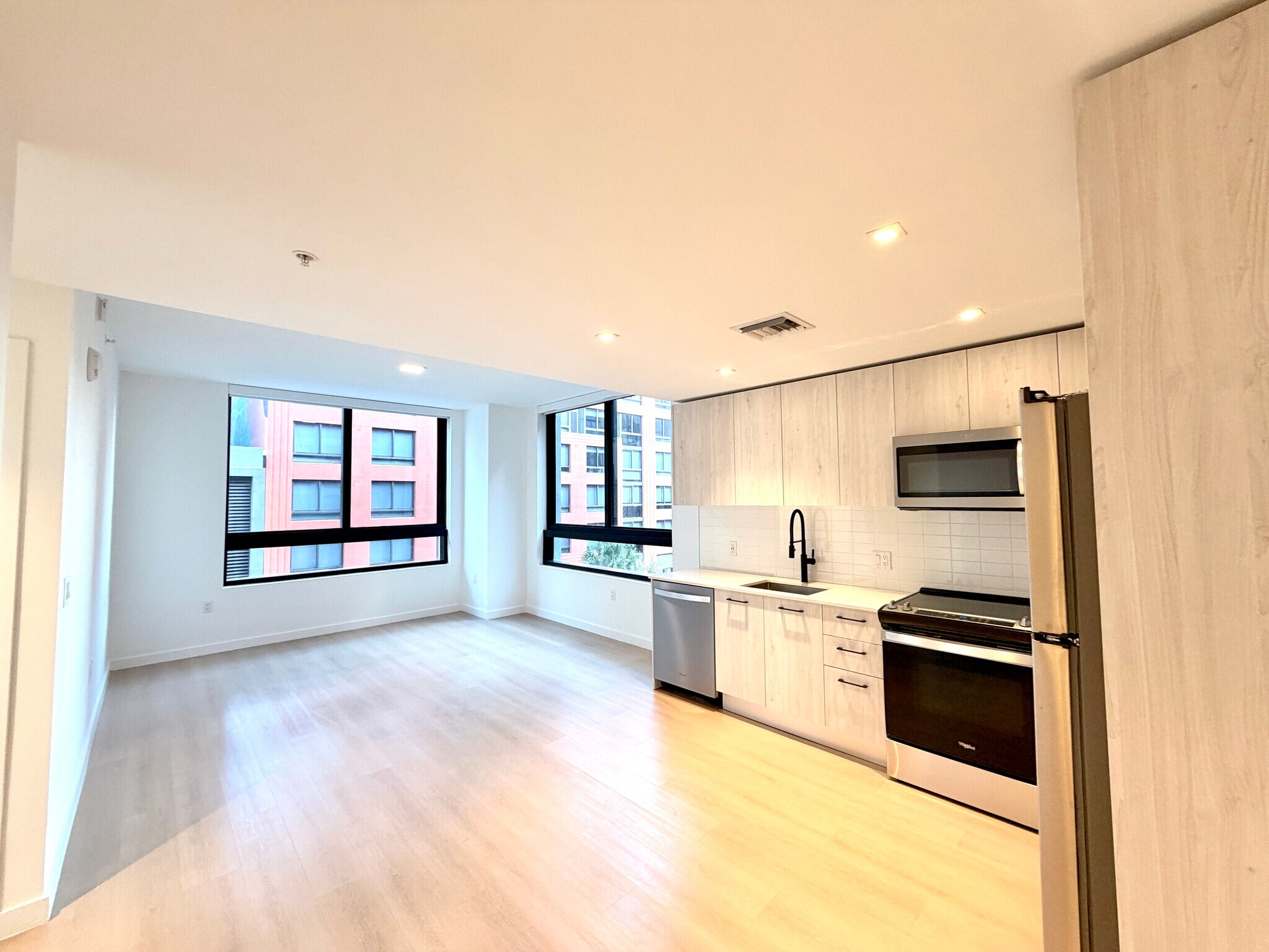 Building Photo - 107 NW 32nd St