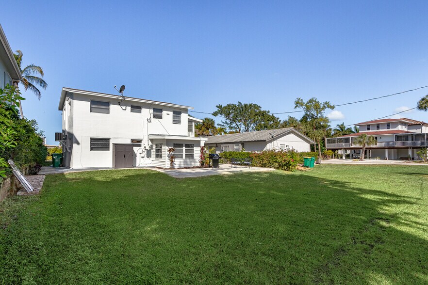 Building Photo - 9262 Vanderbilt Dr