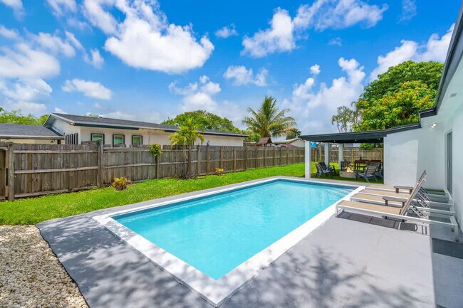 Building Photo - 7061 Coolidge St