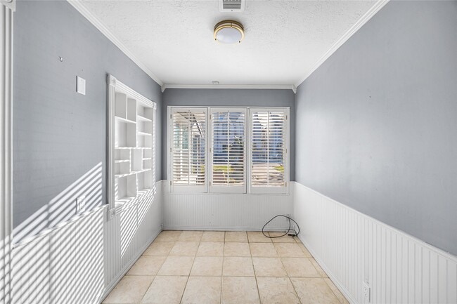 Building Photo - 1422 Gardenia Dr