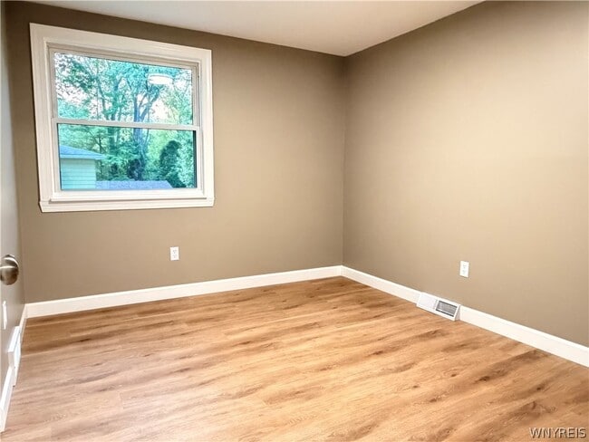 Building Photo - 4890 Bussendorfer Rd