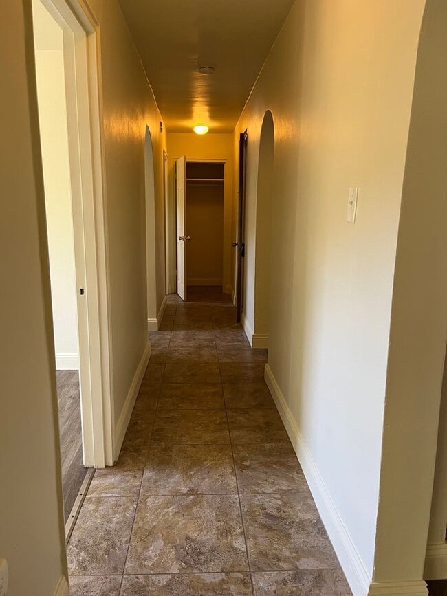 Building Photo - 414 E Lincoln Ave