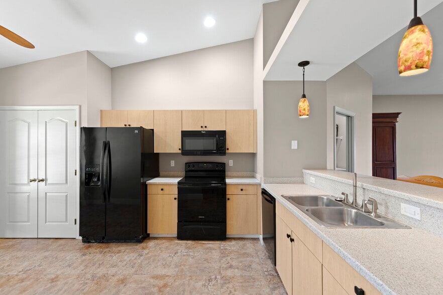 Building Photo - 409 SW 47th Ter