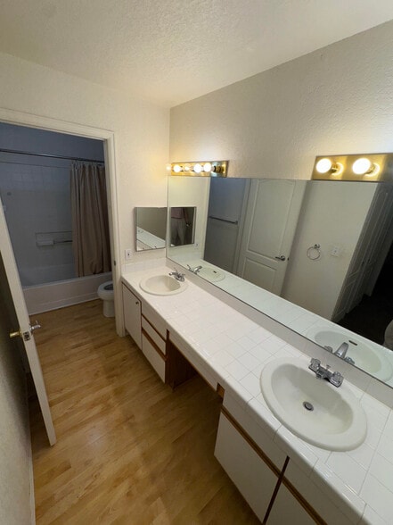 Master Bathroom - 2204 Elk Ln