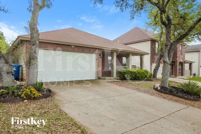 Building Photo - 910 Saxonhill Dr