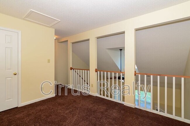 Building Photo - 381 Westview Dr