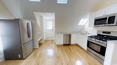 Building Photo - 3.0 bedroom in Cambridge Massachusetts 02144