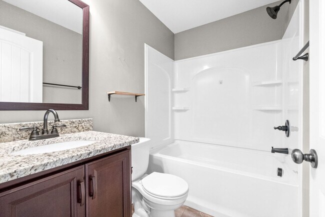 Building Photo - 3 Bedroom 2 Bath Home For Rent Near Post!