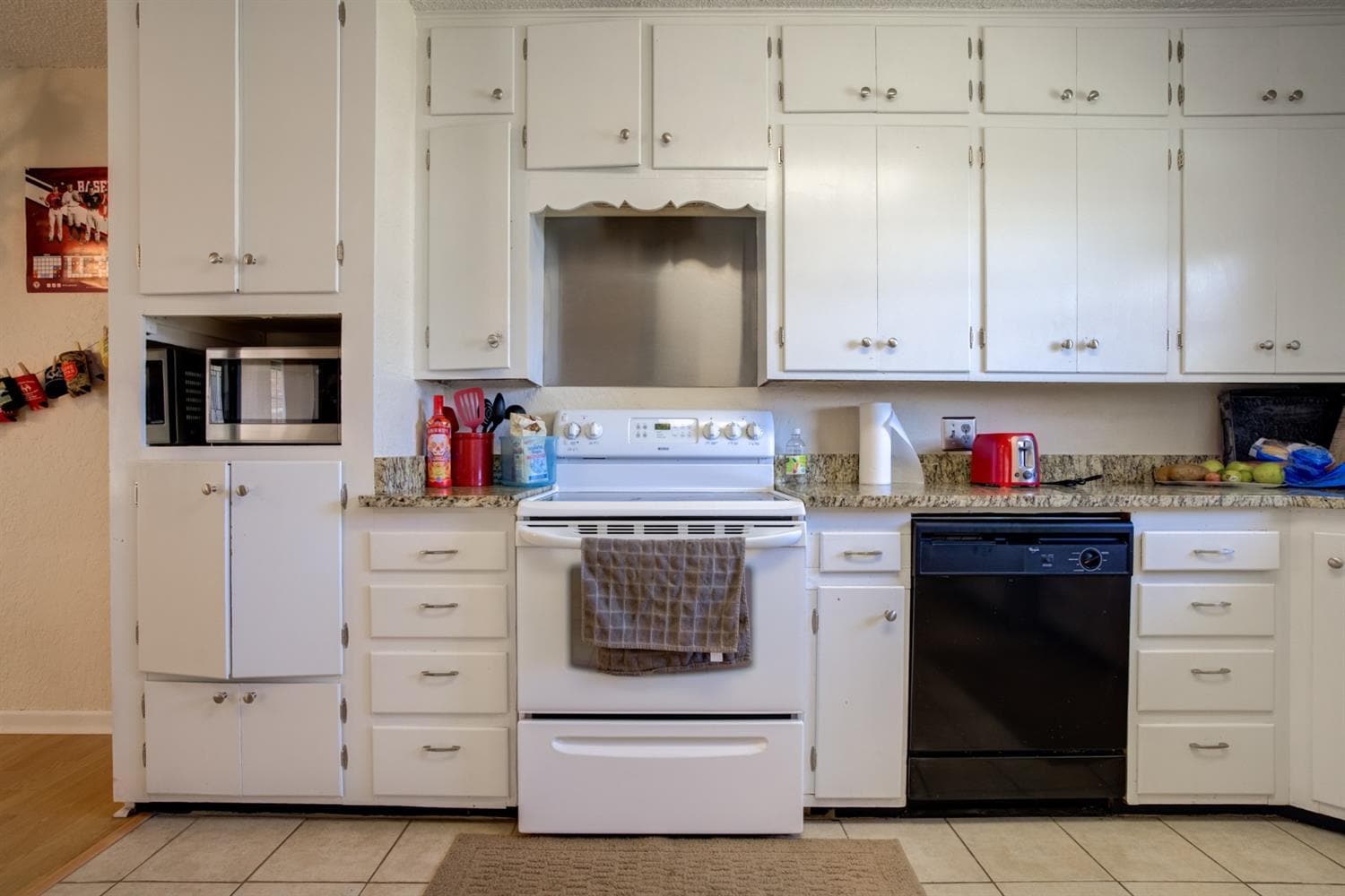 kitchen stove - 3705 38th St
