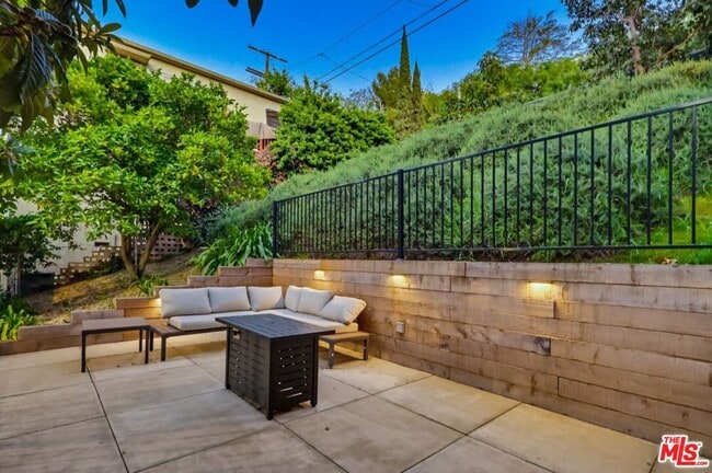 Building Photo - 1828 Silver Lake Blvd