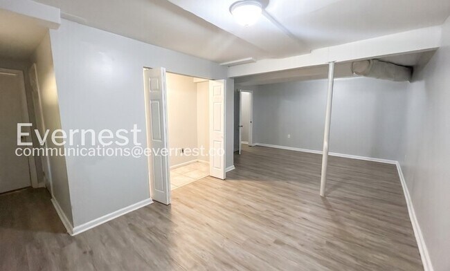 Building Photo - 1935 Lathrop St SE